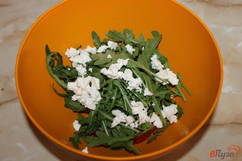 Фото приготовление рецепта: Салат из авокадо с фетой и бри шаг №3