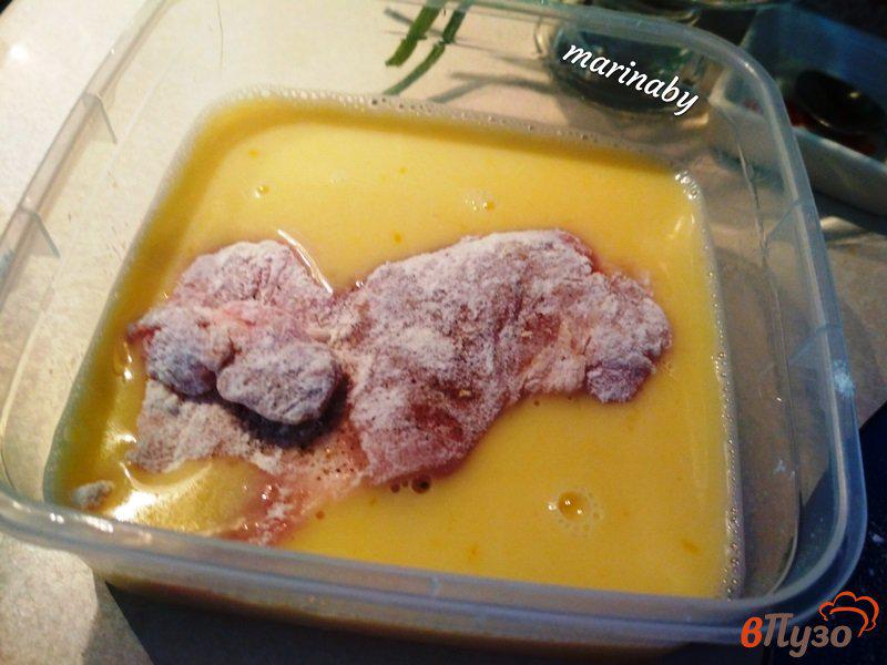 Фото приготовление рецепта: Куриный шницель в лавше шаг №5