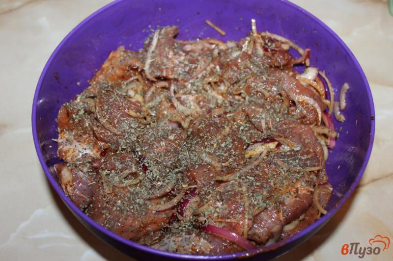 Фото приготовление рецепта: Свинина маринованная с перцем и помидорами шаг №4