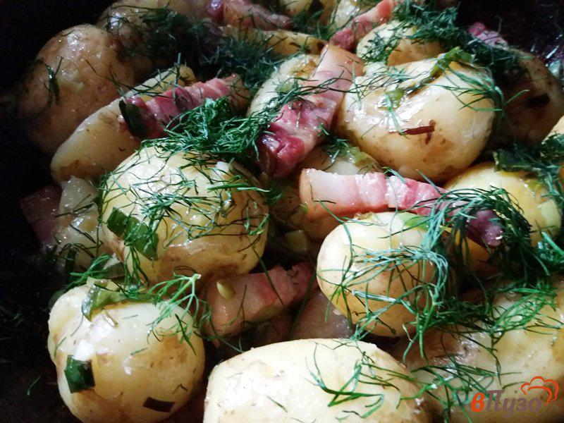 Фото приготовление рецепта: Молодой картофель по-деревенски шаг №7