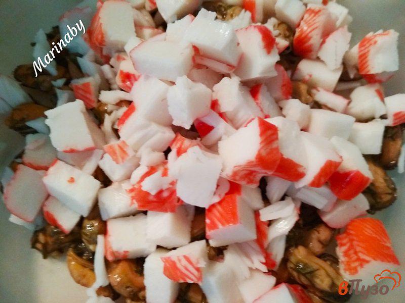 Фото приготовление рецепта: Салат из морской капусты и мидий шаг №2