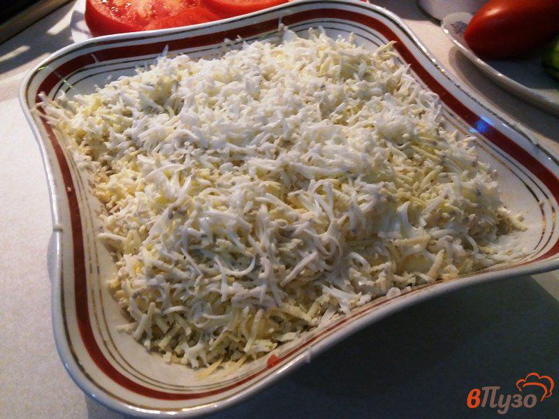 Фото приготовление рецепта: Слоеный салат из помидор шаг №5