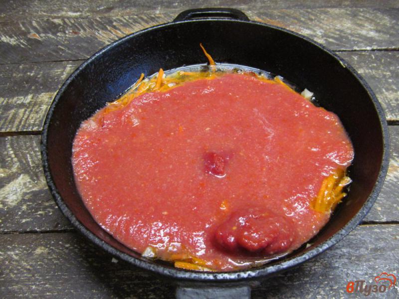 Фото приготовление рецепта: Томатный суп с цветной капустой и картофельными клецками шаг №6
