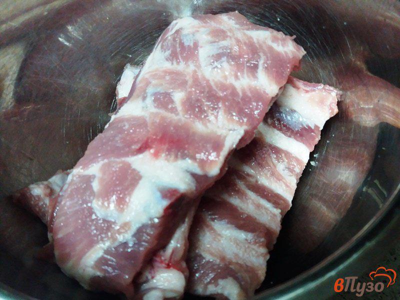 Фото приготовление рецепта: Свиные ребрышки гриль шаг №3