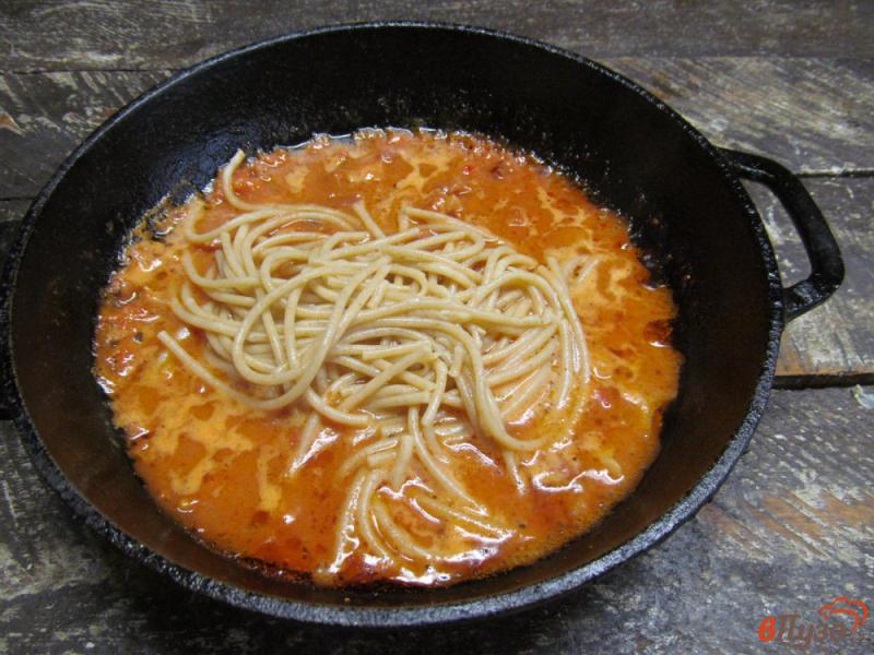 Фото приготовление рецепта: Неаполитанские спагетти с грибами шаг №4