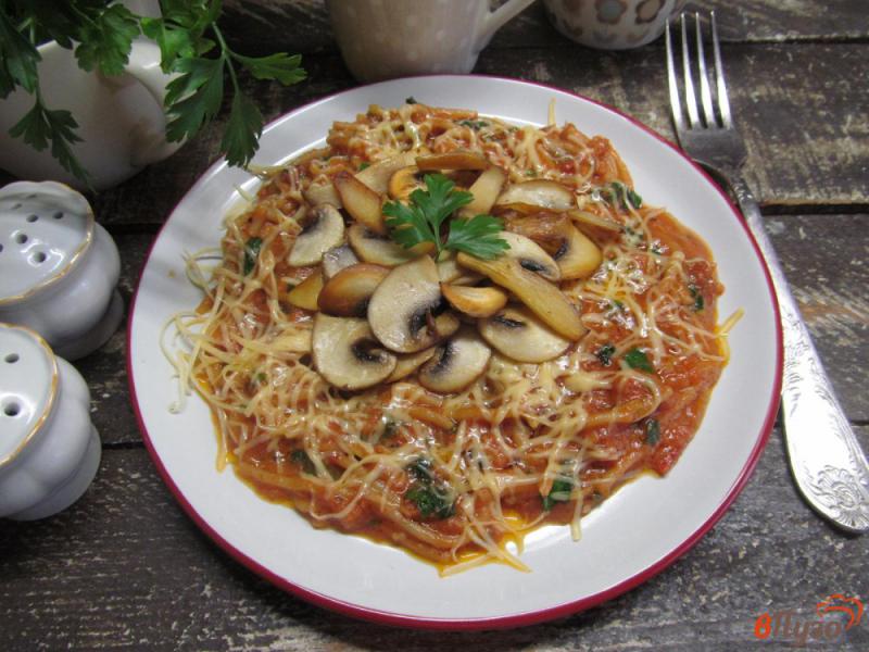 Фото приготовление рецепта: Неаполитанские спагетти с грибами шаг №8
