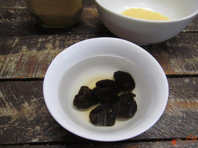 Фото приготовление рецепта: Кус-кус с черносливом и сыром фета шаг №2