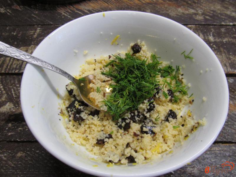 Фото приготовление рецепта: Кус-кус с черносливом и сыром фета шаг №6