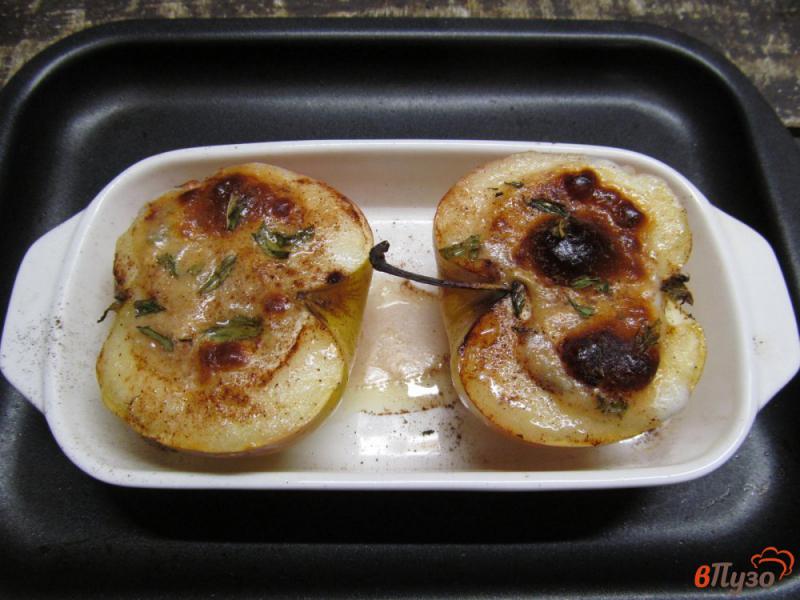 Фото приготовление рецепта: Печеные яблоки с сыром шаг №6