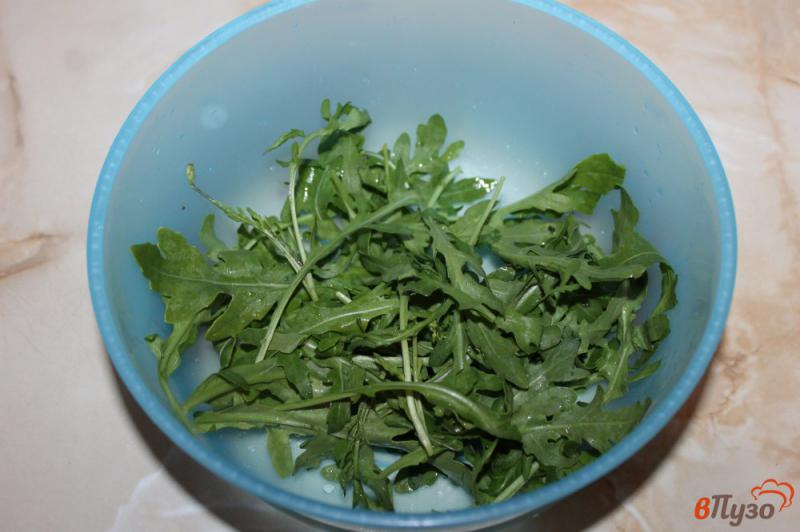 Фото приготовление рецепта: Салат из рукколы, перца и феты шаг №1