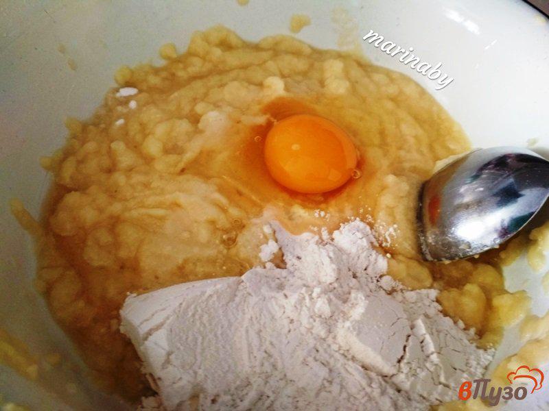 Фото приготовление рецепта: Картофельные оладьи (драники) шаг №3