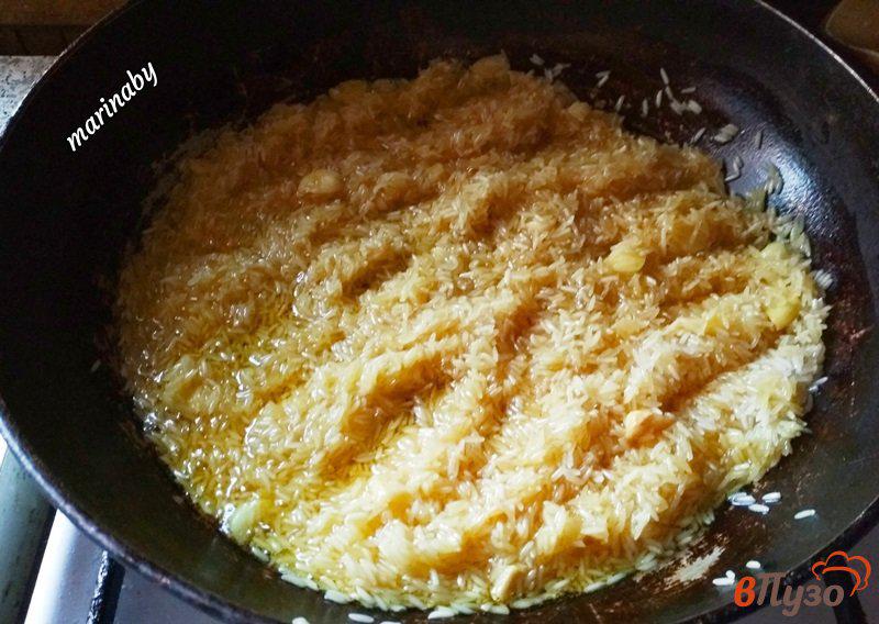 Фото приготовление рецепта: Жаренный рис с фасолью шаг №1