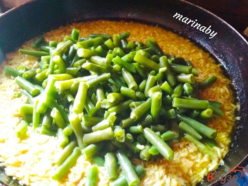 Фото приготовление рецепта: Жаренный рис с фасолью шаг №3