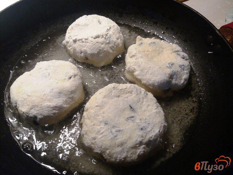 Фото приготовление рецепта: Сырники с манной крупой шаг №4
