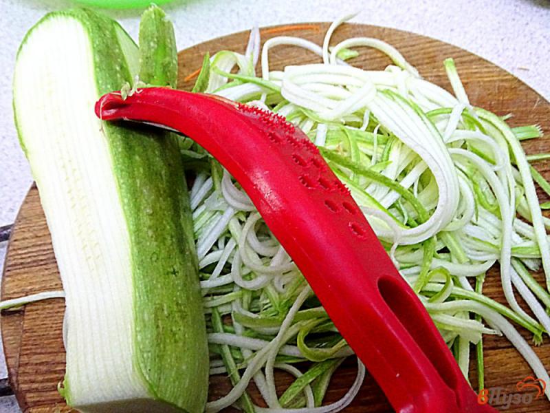 Фото приготовление рецепта: Кабачки по-корейски (быстрый способ приготовления). шаг №3