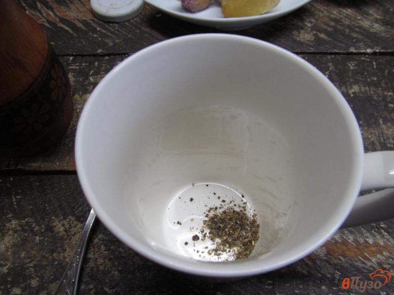 Фото приготовление рецепта: Чай с куркумой соком лимона и чесноком шаг №2