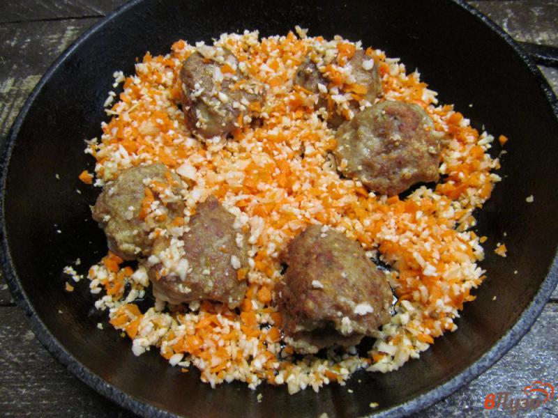 Фото приготовление рецепта: Фрикадельки с «рисом» из цветной капусты шаг №9