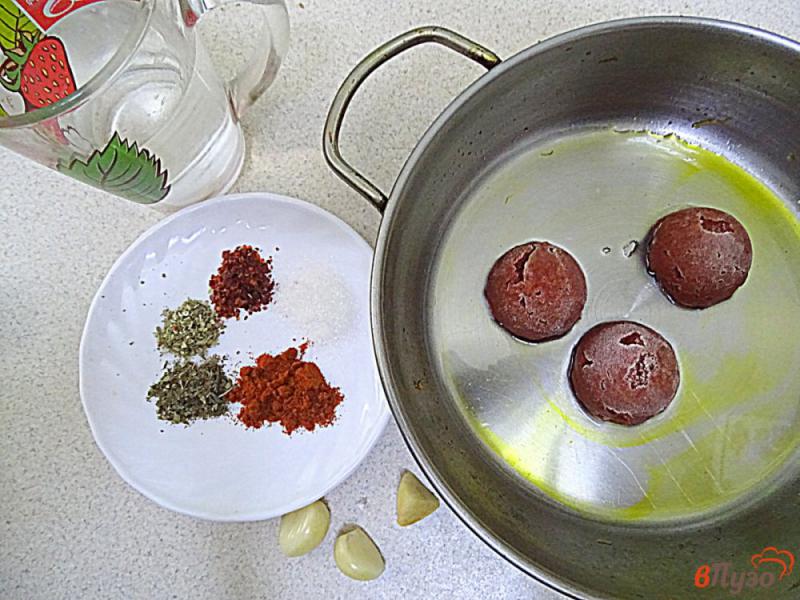 Фото приготовление рецепта: Спагетти в томатном соусе шаг №2