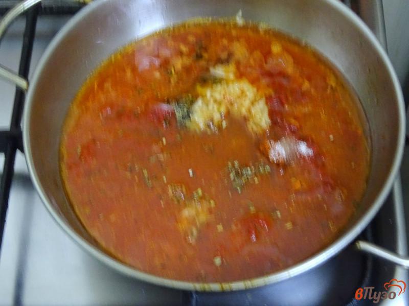 Фото приготовление рецепта: Спагетти в томатном соусе шаг №5