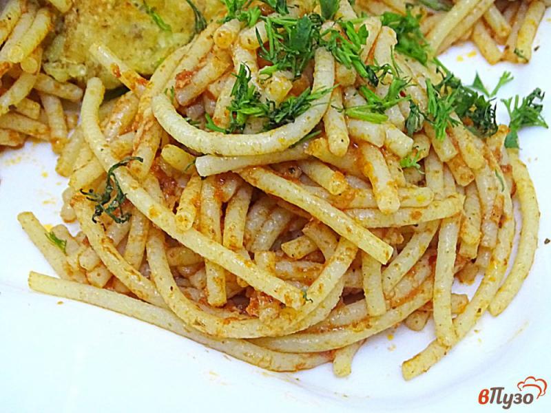 Фото приготовление рецепта: Спагетти в томатном соусе шаг №8
