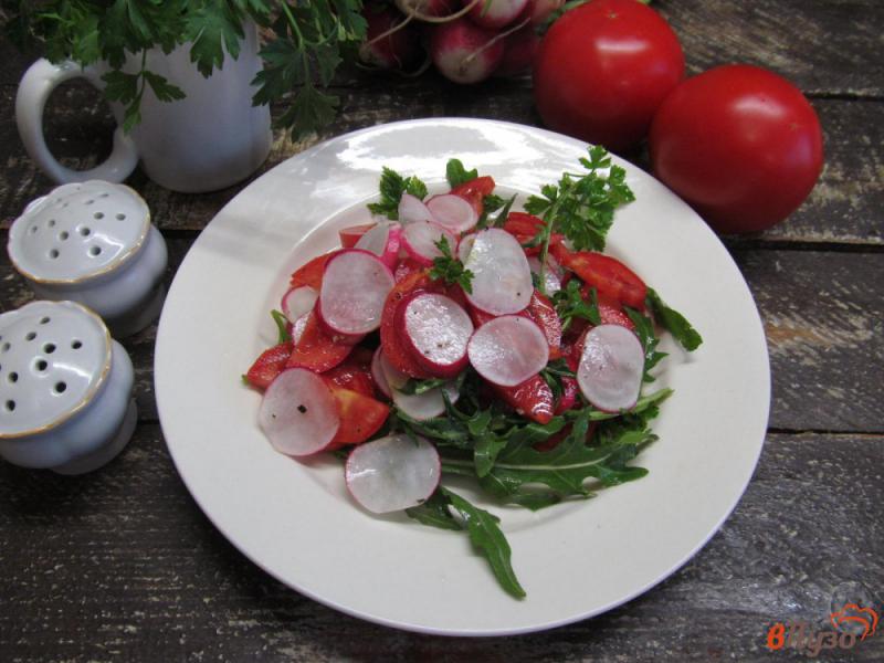 Фото приготовление рецепта: Салат с рукколой и редисом шаг №6