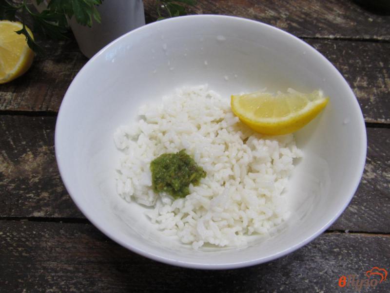 Фото приготовление рецепта: Салат с рисом и огурцом шаг №2
