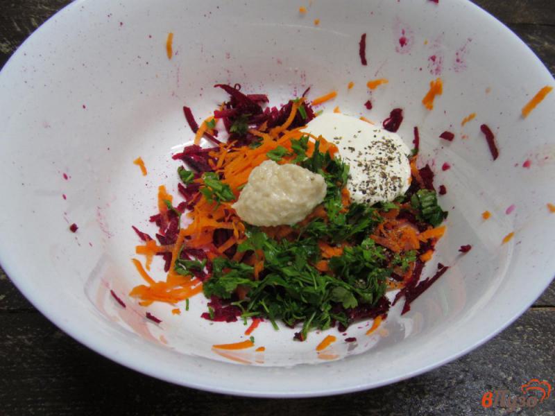 Фото приготовление рецепта: Свекольный салат с яйцом на ужин шаг №4
