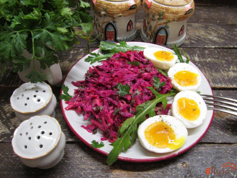 Фото приготовление рецепта: Свекольный салат с яйцом на ужин шаг №5