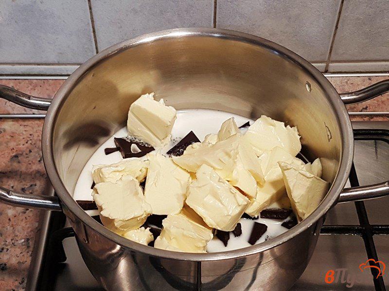 Фото приготовление рецепта: Пирог из черного шоколада шаг №4