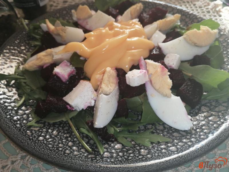 Фото приготовление рецепта: Салат со свеклой и брынзой шаг №8