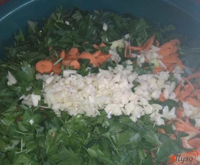 Фото приготовление рецепта: Салат из кабачков на зиму шаг №4