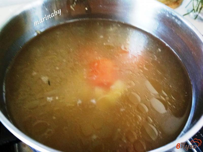 Фото приготовление рецепта: Суп с фрикадельками на курином бульоне шаг №3