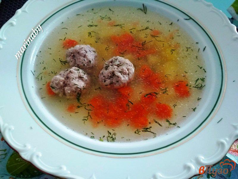 Фото приготовление рецепта: Суп с фрикадельками на курином бульоне шаг №6