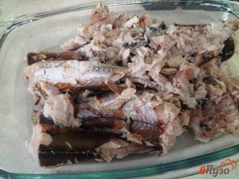 Фото приготовление рецепта: Салат из белой рыбы шаг №1