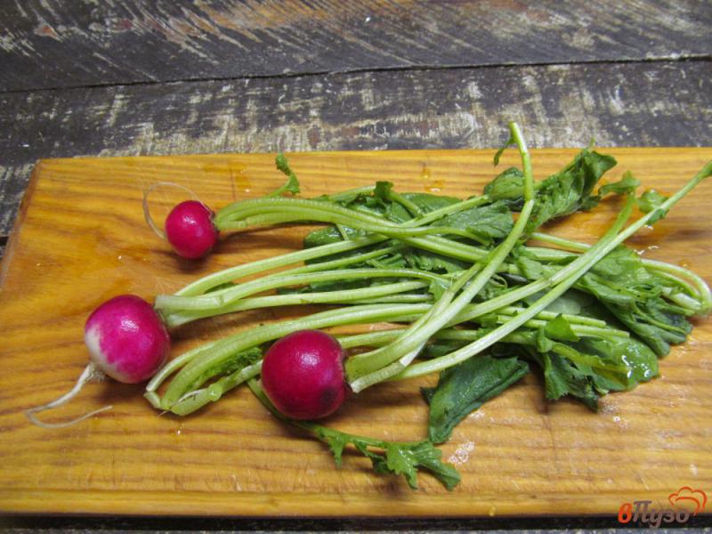 Фото приготовление рецепта: Салат из перловой крупы с кабачком и редисом шаг №5