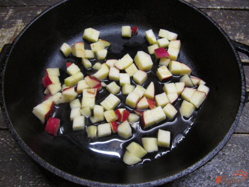 Фото приготовление рецепта: Виноградно-яблочный десерт с творогом шаг №1