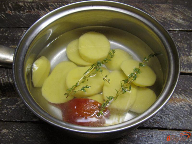 Фото приготовление рецепта: Картофельный салат с грибами шаг №1