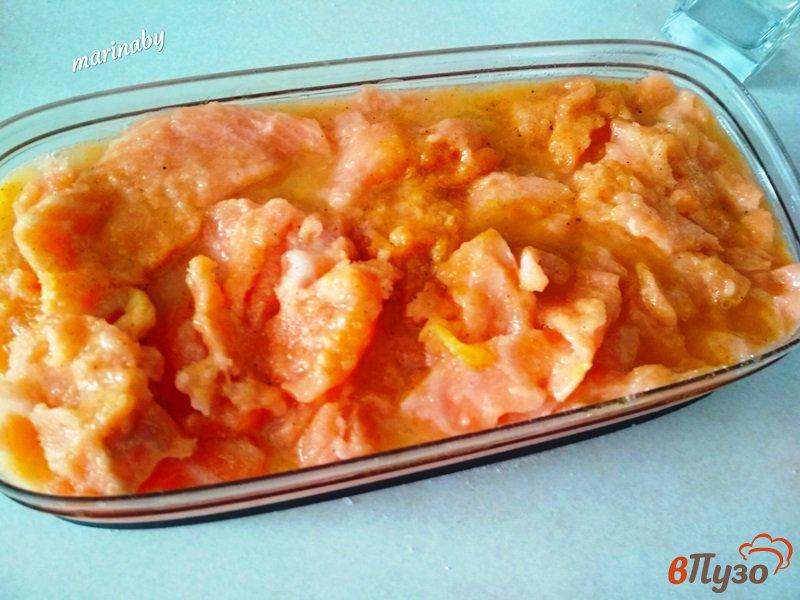 Фото приготовление рецепта: Лосось слабосоленый в апельсиновом соке шаг №3
