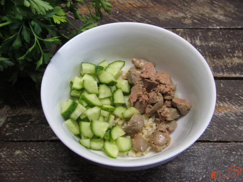 Фото приготовление рецепта: Салат из булгура с куриной печенью шаг №4