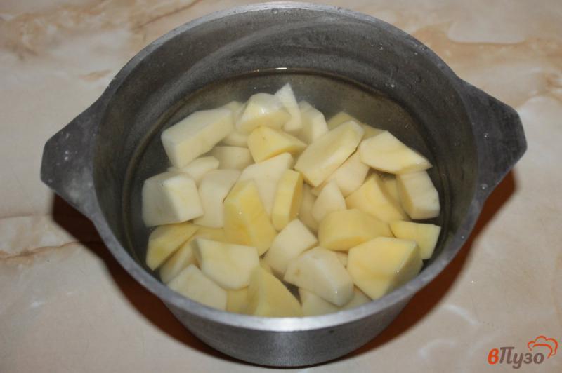 Фото приготовление рецепта: Картофель с жареными грибами на сливках шаг №1