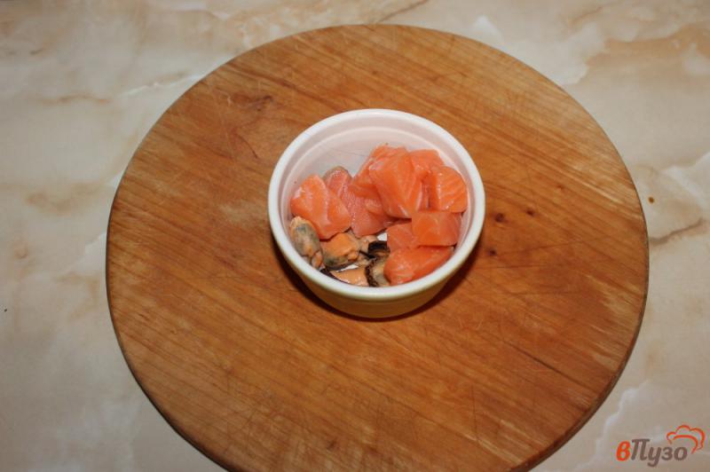 Фото приготовление рецепта: Салат из морепродуктов шаг №3