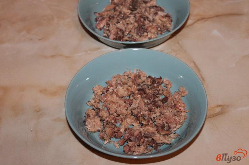 Фото приготовление рецепта: Салат из куриных яиц и сардины шаг №1