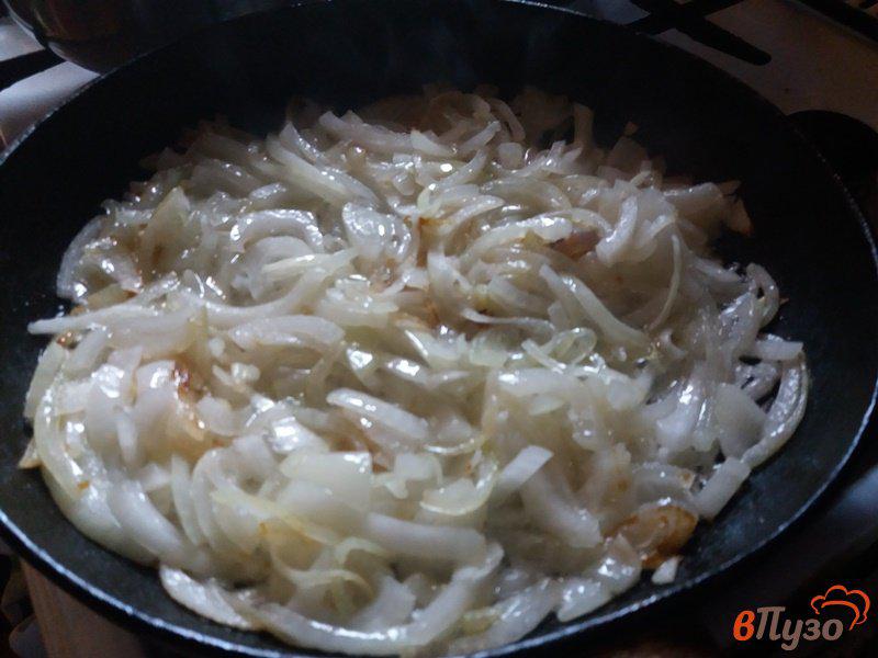 Фото приготовление рецепта: Салат слоеный из куриного филе и грибов шаг №2