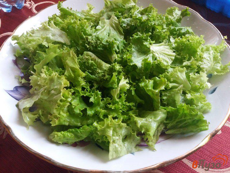 Фото приготовление рецепта: Салат слоеный из куриного филе и грибов шаг №4