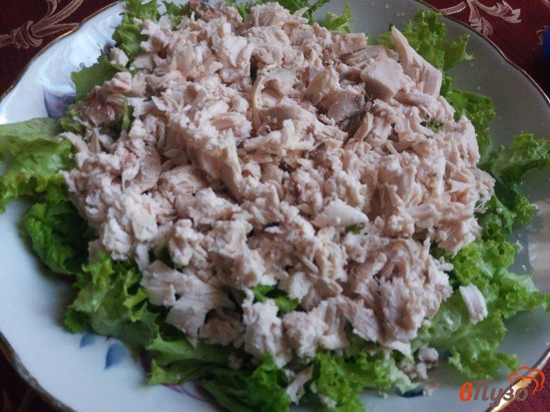 Фото приготовление рецепта: Салат слоеный из куриного филе и грибов шаг №5