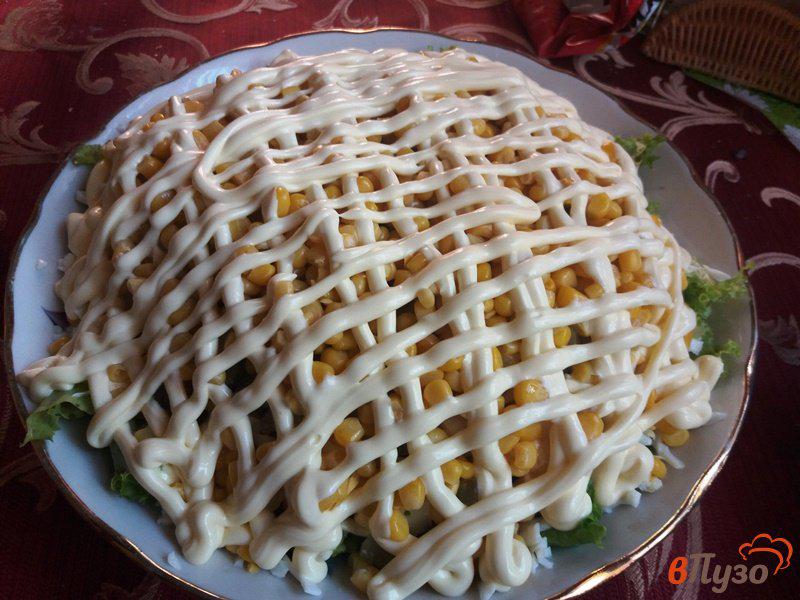 Фото приготовление рецепта: Салат слоеный из куриного филе и грибов шаг №12