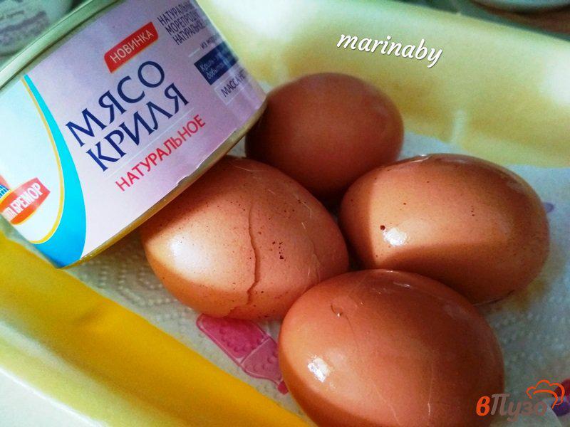 Фото приготовление рецепта: Фаршированные яйца мясом криля шаг №1
