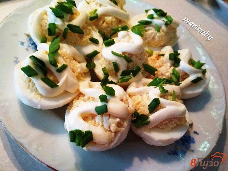Фото приготовление рецепта: Фаршированные яйца мясом криля шаг №6
