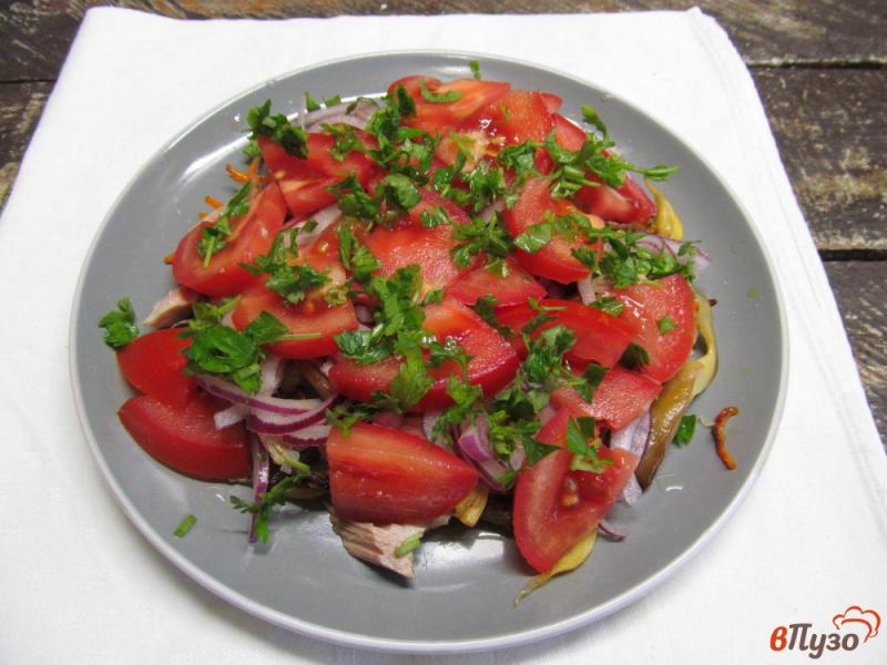 Фото приготовление рецепта: Салат из жареных вешенок и вареной свинины шаг №5