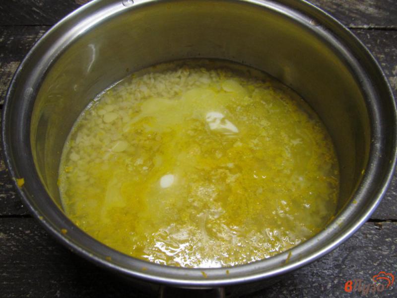 Фото приготовление рецепта: Булгур с сухофруктами и соком апельсина шаг №6